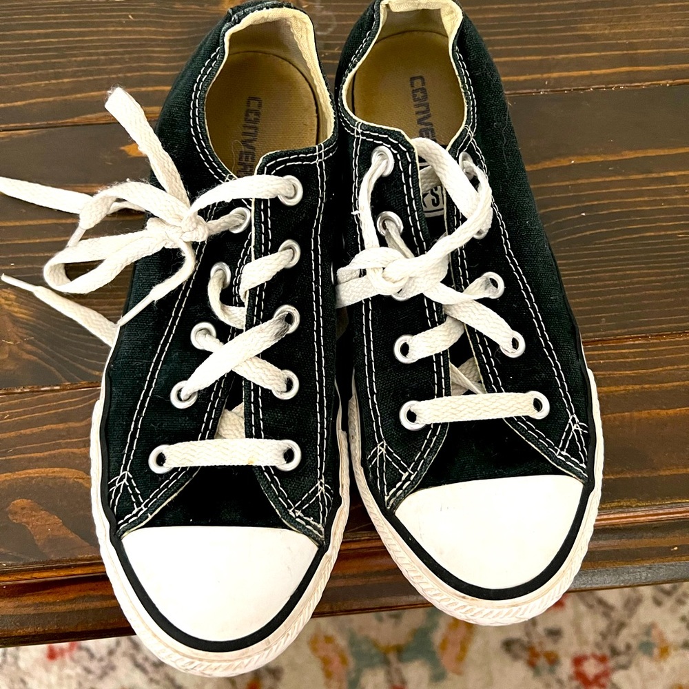 Girls Size 2 Black Converse Chuck Taylor